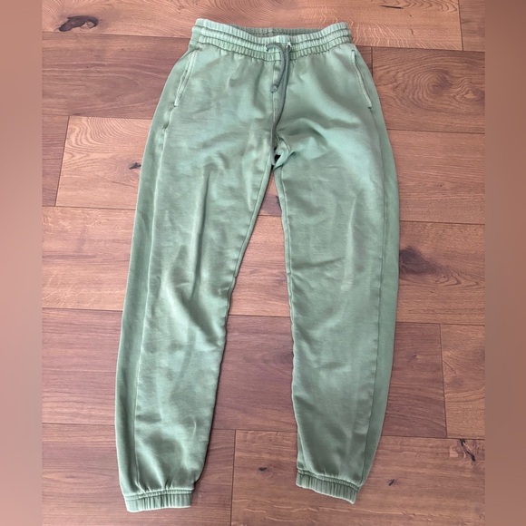 Aritzia Sweatpants - Picture 2 of 4